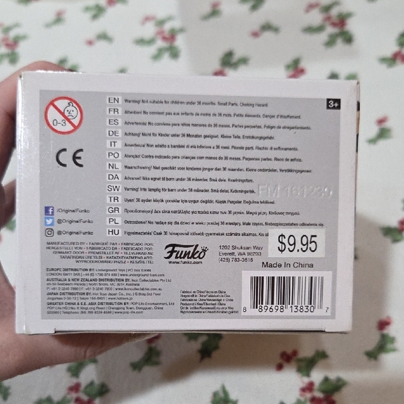 Funko Pop Stranger Things Dustin with Red Hat Barnes And Noble Exclusive - Picture 4 of 4